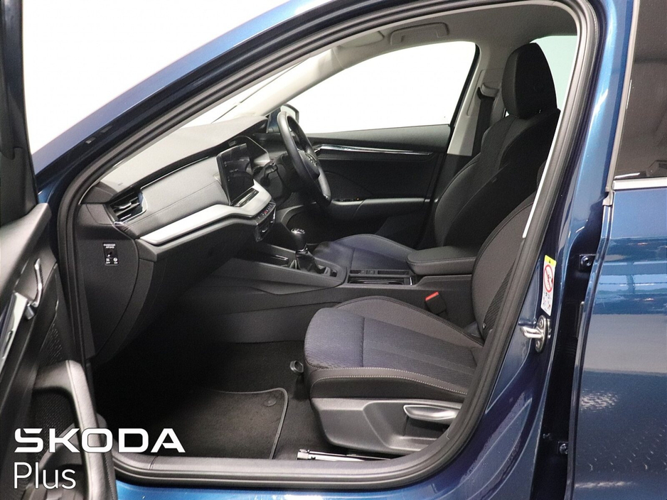 2023 Skoda Octavia - image 4