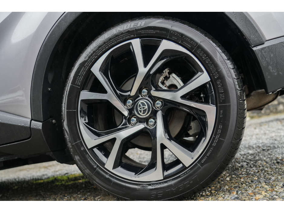 2019 Toyota C-HR - image 11