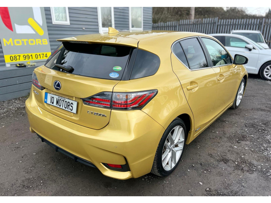 2015 Lexus CT 200 h - image 11