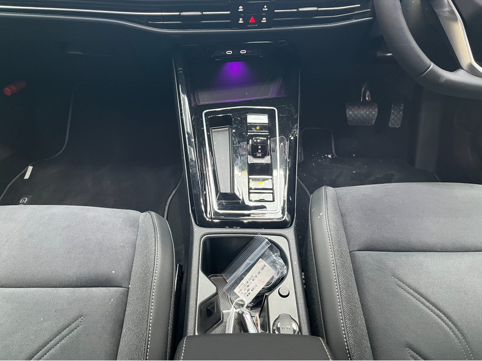 2025 Volkswagen Golf 2025 VOLKSWAGEN GOLF 5D 2.0 AUTOMATIC / CRUISE CONTROL / REVERSE CAMERA / HEATED SEATS / PADDLE SHIFTERS / APPLE CARPLAY / AMBIENT LIGHTS