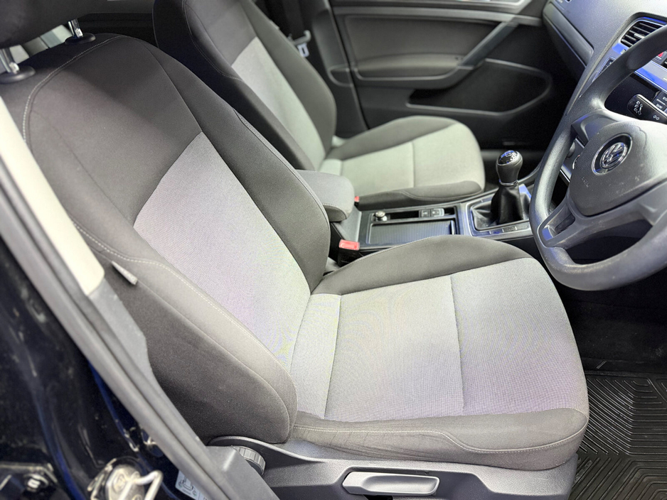 2014 Volkswagen Golf - image 23