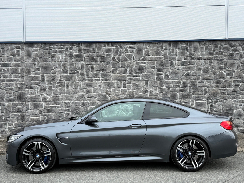 2015 BMW M4 - image 11