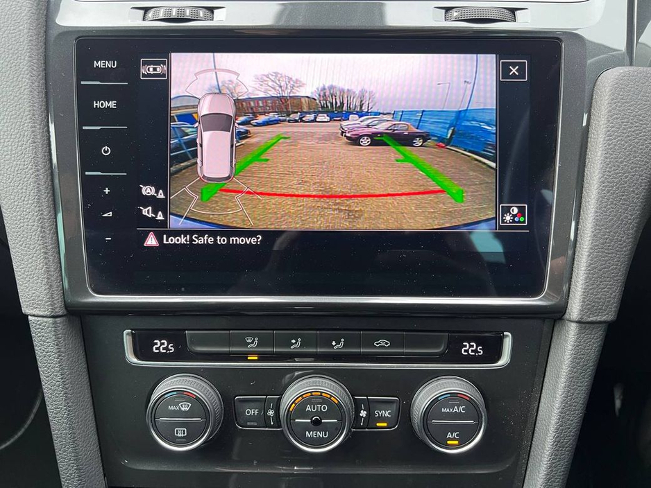 2020 Volkswagen Golf - image 7