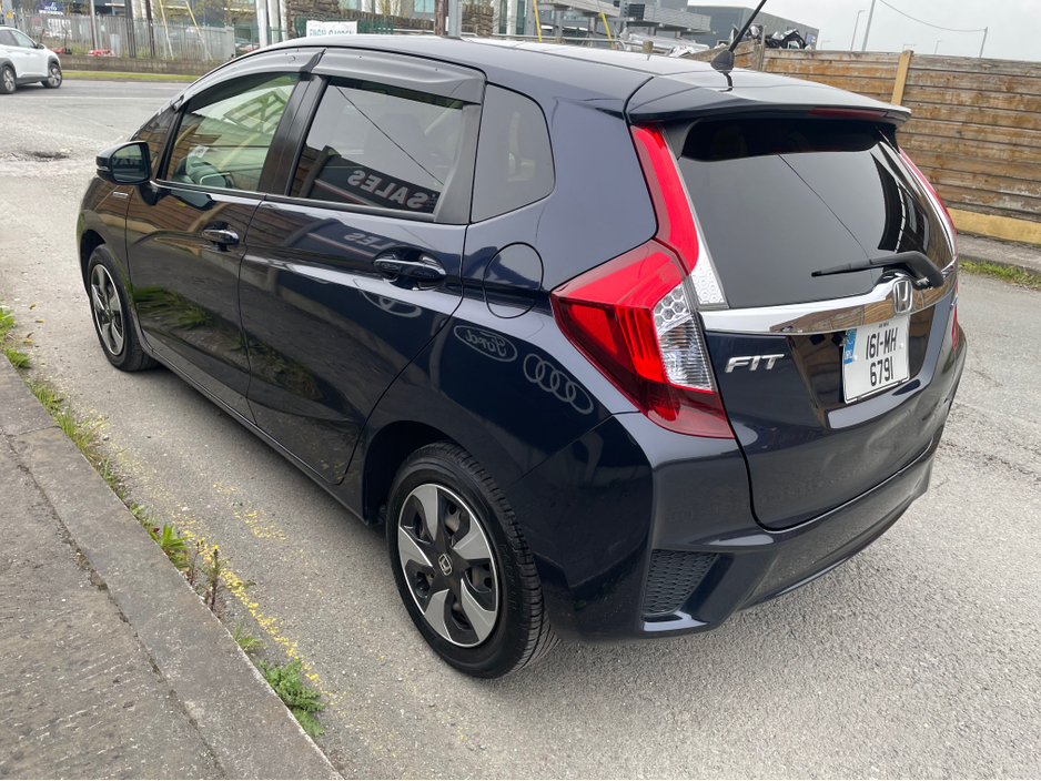 2016 Honda Fit - image 7
