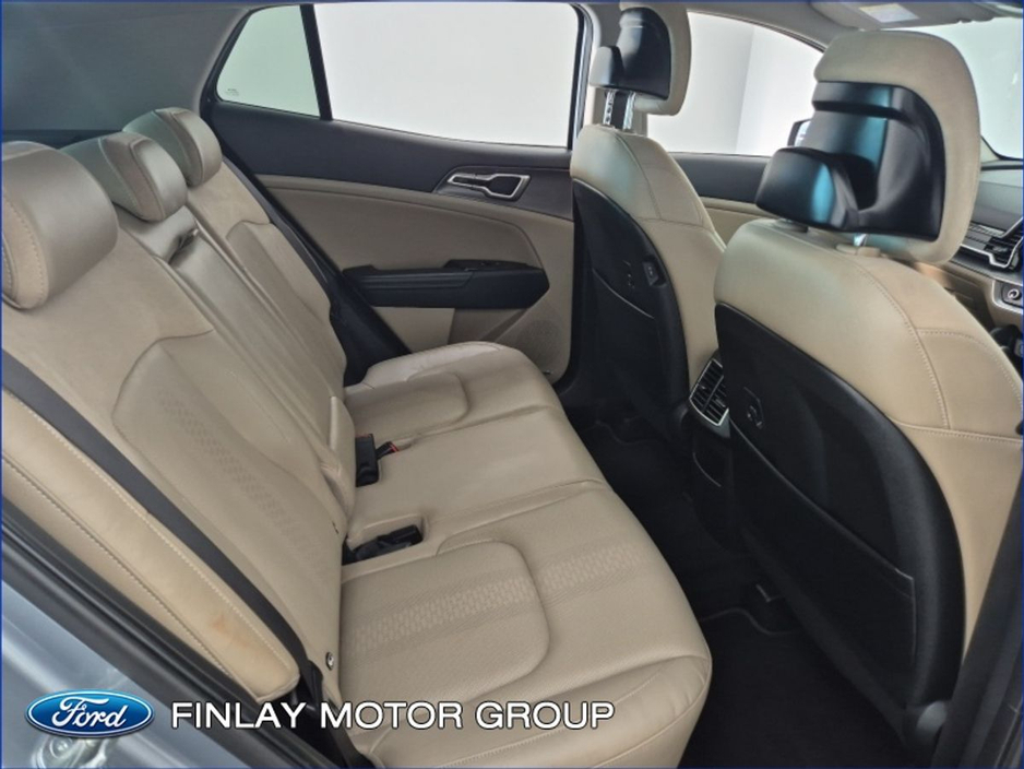 2023 Kia Sportage - image 8