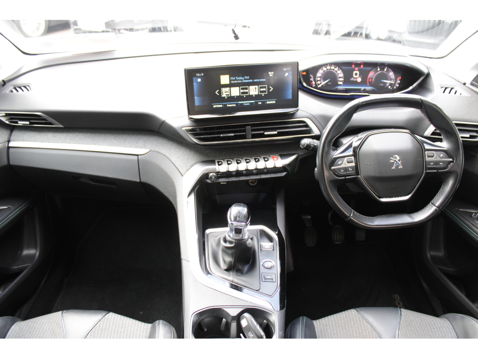 2022 Peugeot 5008 - image 18