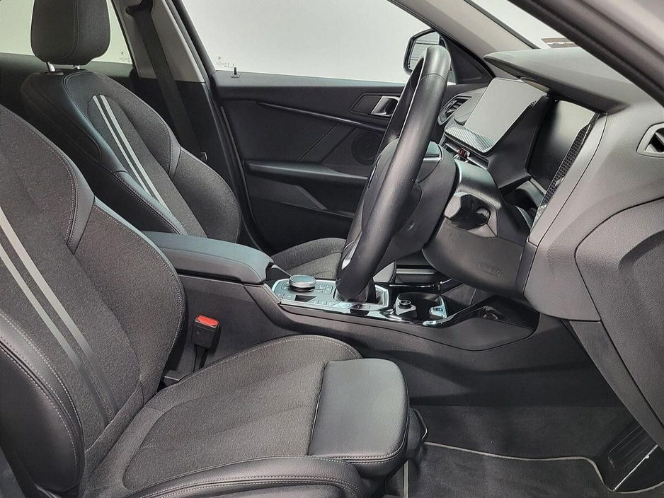 2024 BMW 1 Series - image 12