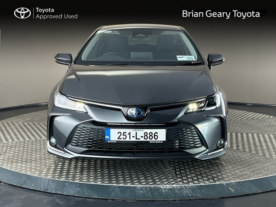 2025 Toyota Corolla LunaSport Hybrid €33,950