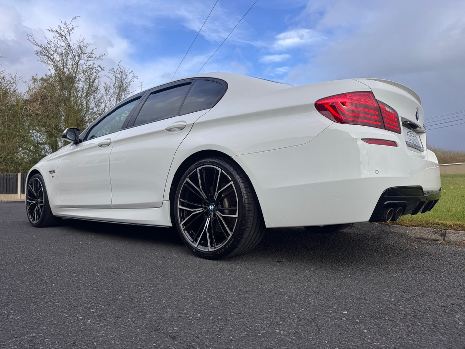 2016 BMW 5 Series - image 8