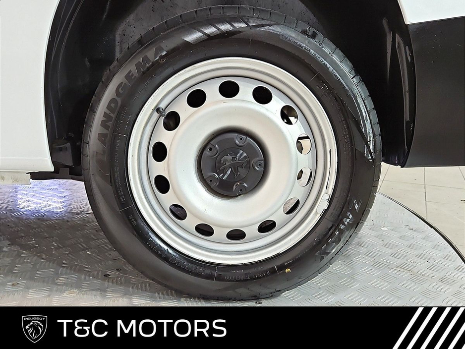 2024 Peugeot Partner - image 14