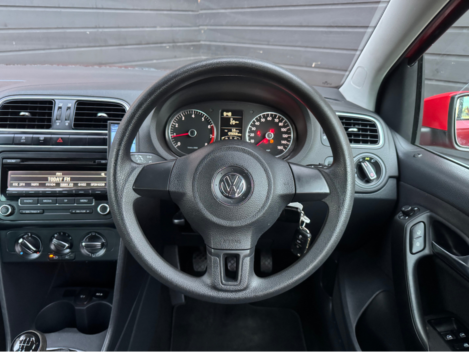 2013 Volkswagen Polo - image 9