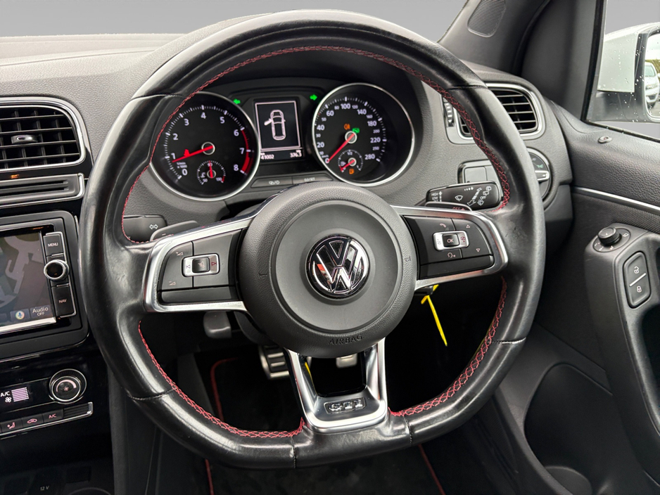 2016 Volkswagen Polo - image 12