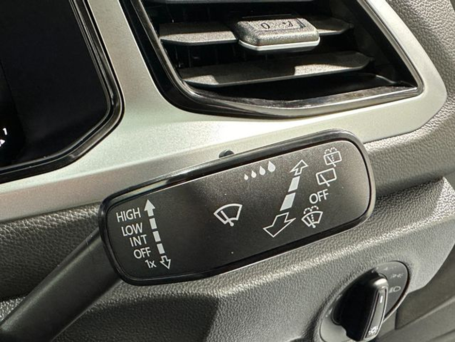 2025 Volkswagen T-Roc - image 20