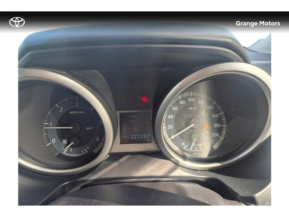 2016 Toyota Landcruiser - image 11