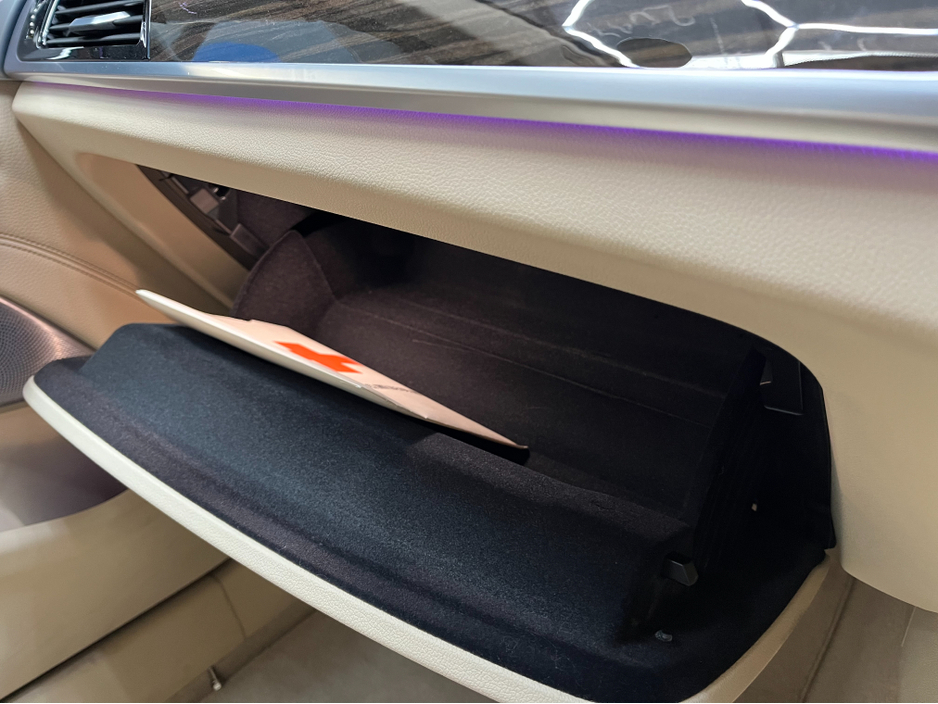 2017 BMW 5 Series - image 22