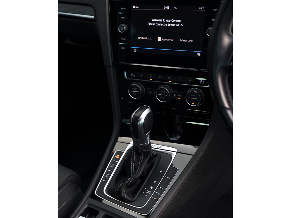 2018 Volkswagen Golf - image 8