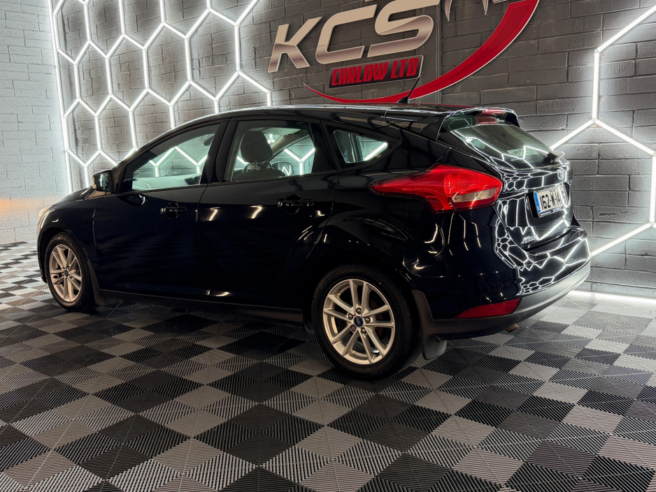 2016 Ford Focus - image 6