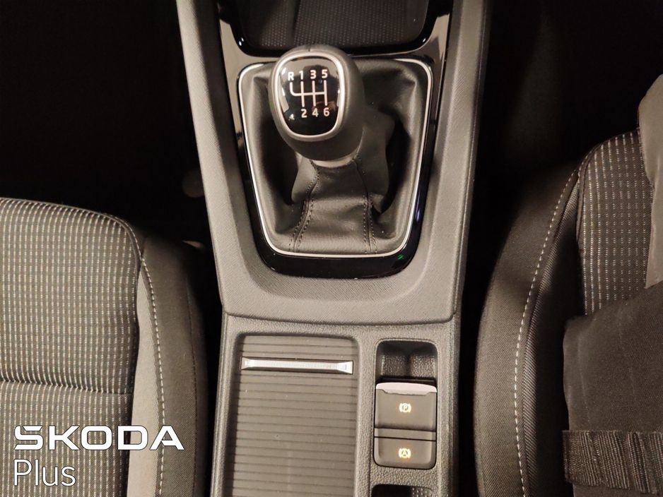 2025 Skoda Octavia - image 24