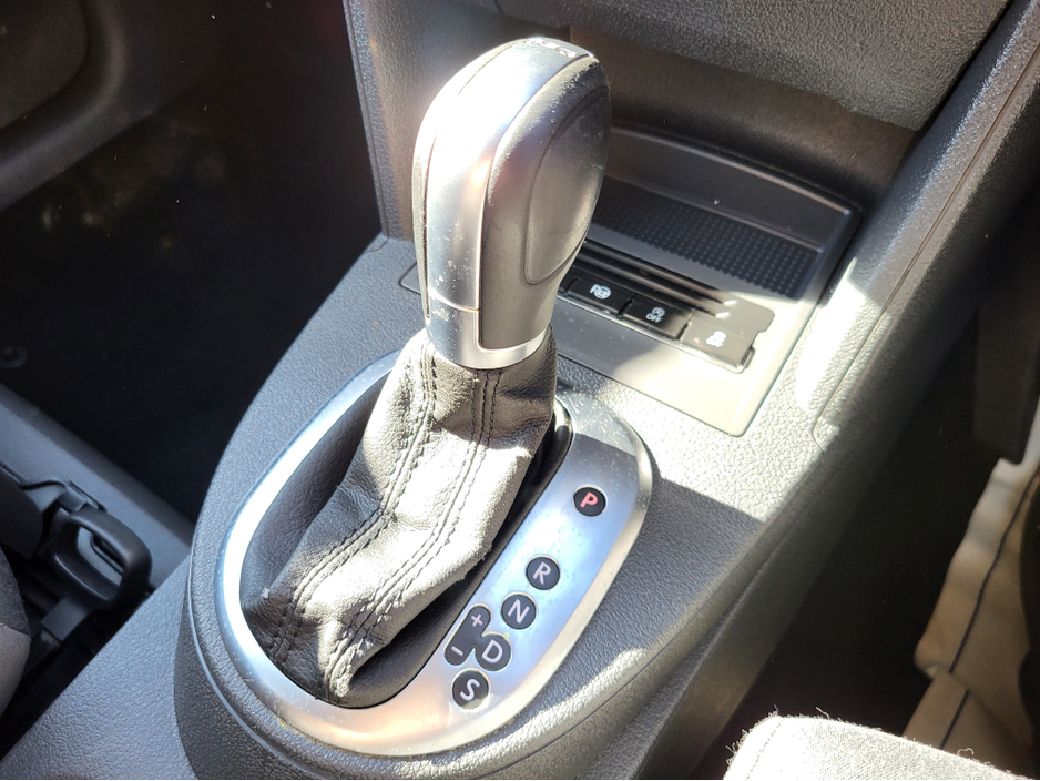 2014 Volkswagen Touran - image 32