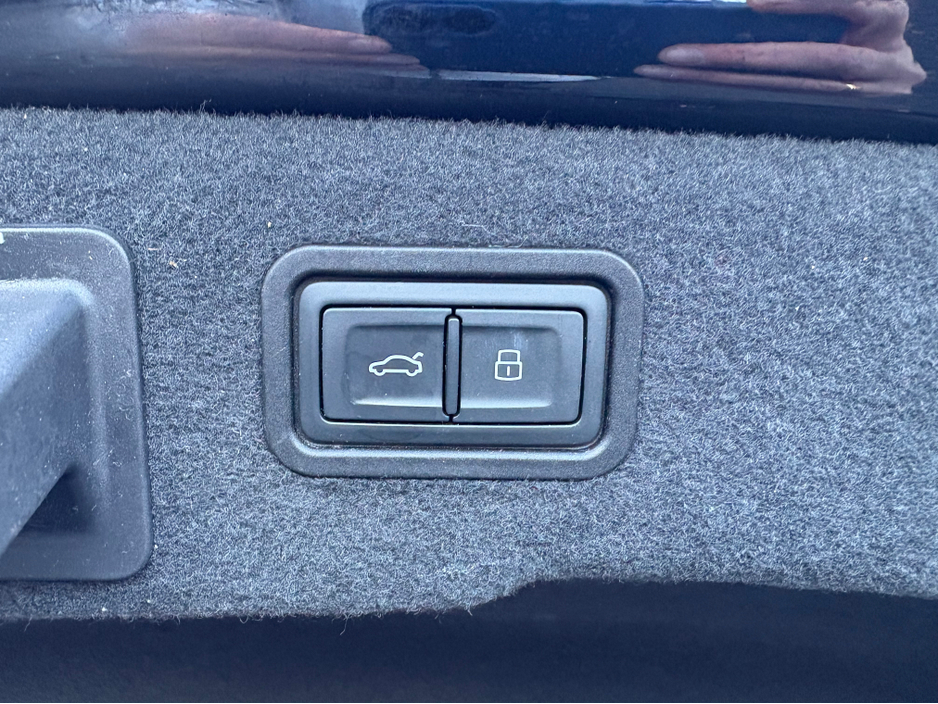 2019 Audi A8 - image 29