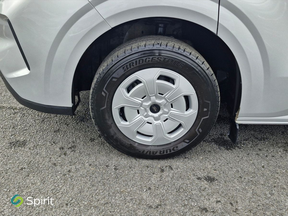 2025 Ford Transit - image 9