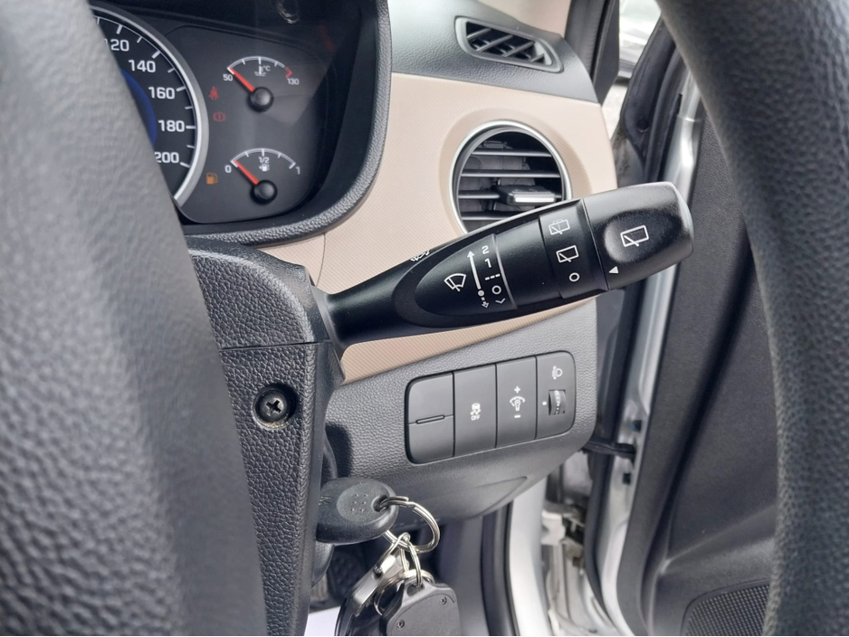 2015 Hyundai i10 - image 22