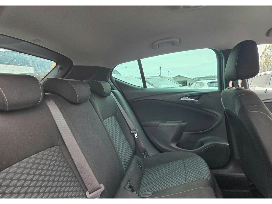 2019 Opel Astra - image 16