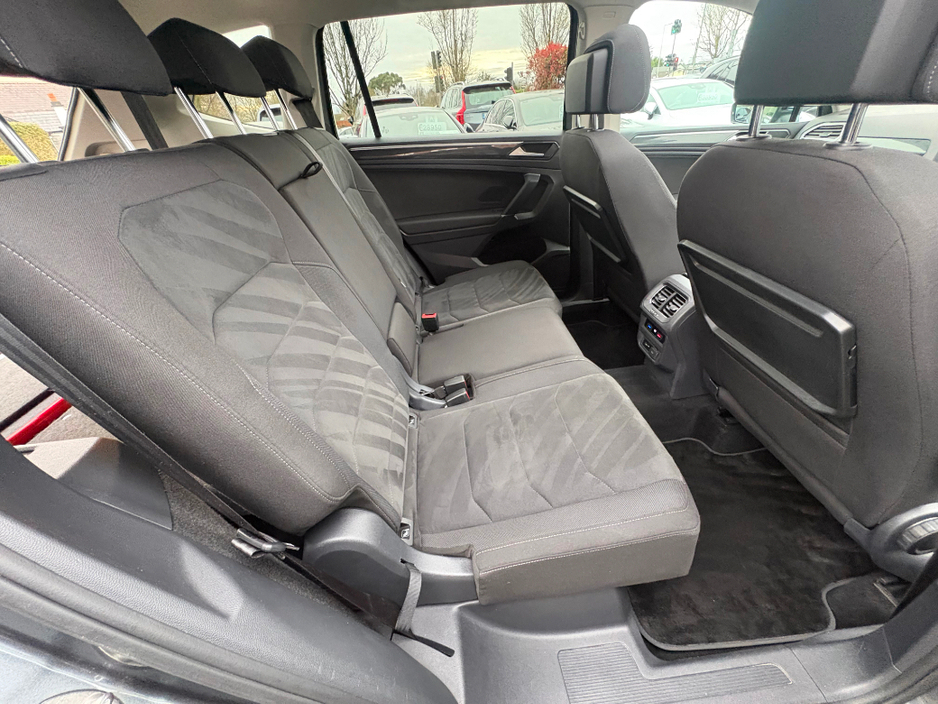 2018 Volkswagen Tiguan - image 18