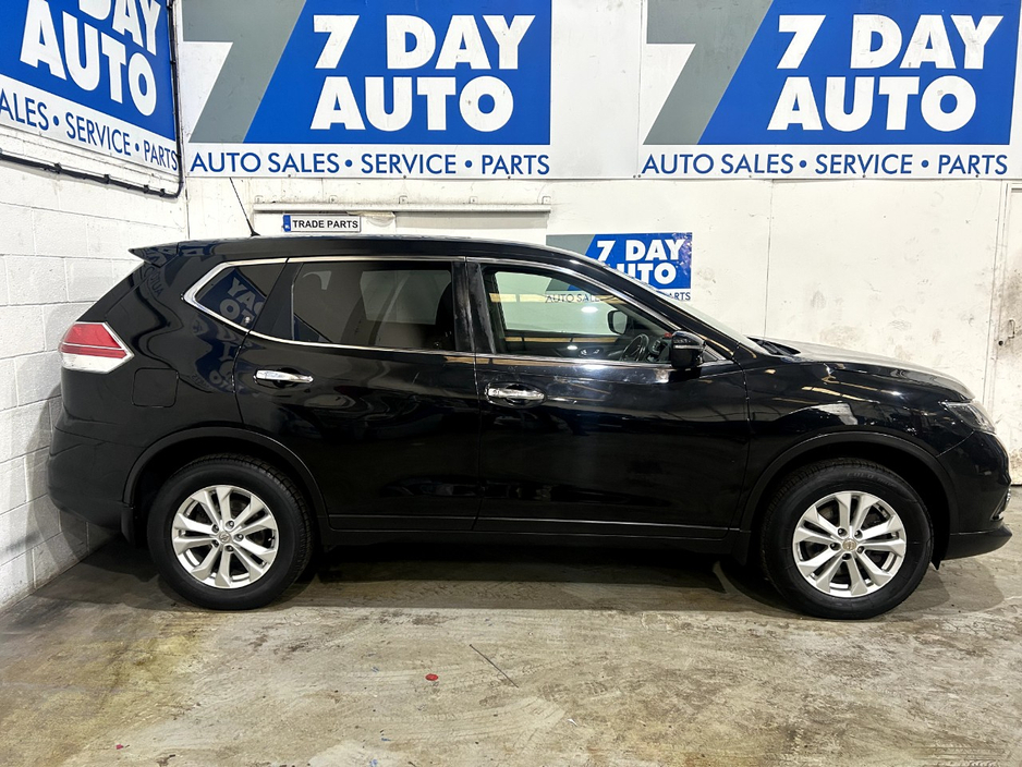 2017 Nissan X-Trail - image 3