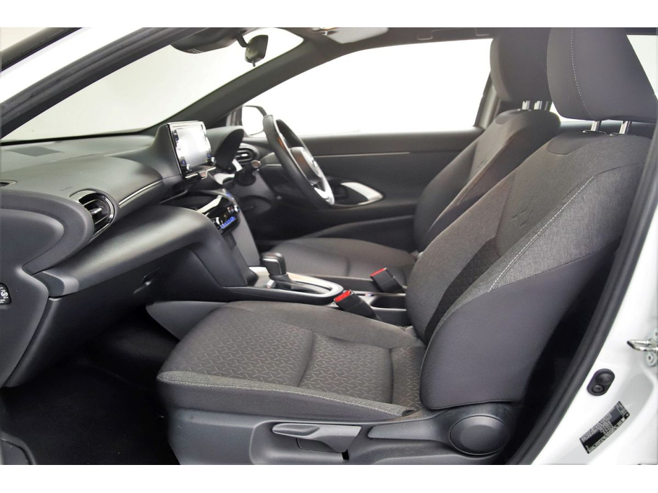 2022 Toyota Yaris Cross - image 15