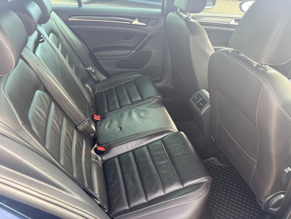 2016 Volkswagen Golf - image 16