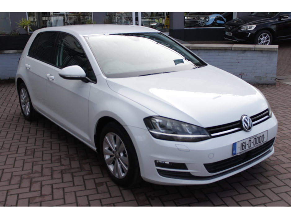 2016 Volkswagen Golf - image 2