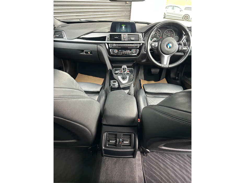 2019 BMW 3 Series - image 20