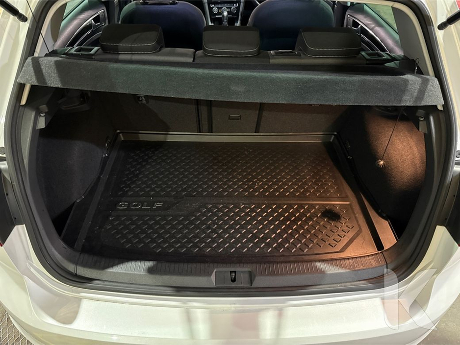 2017 Volkswagen Golf - image 13