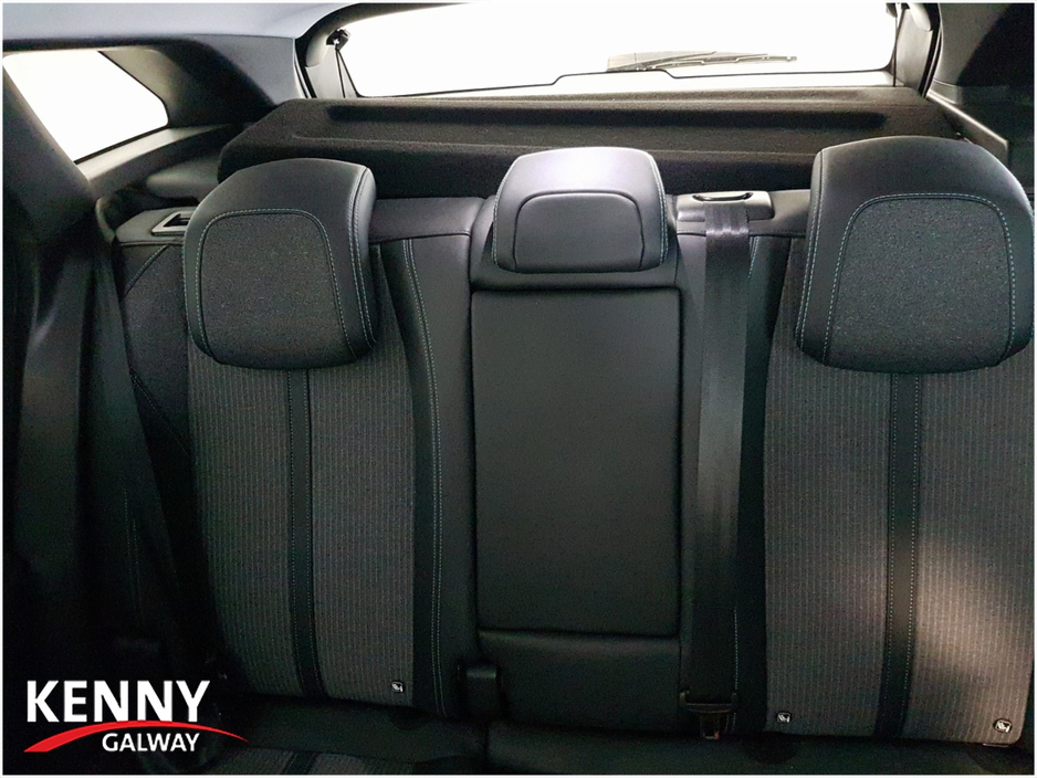 2022 Peugeot 3008 - image 12