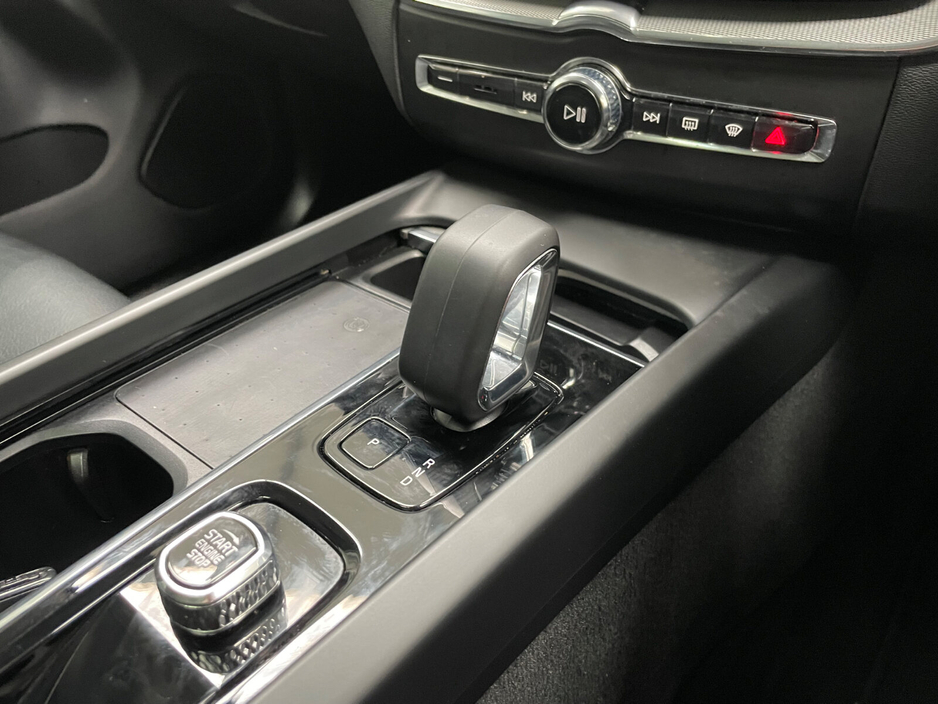 2023 Volvo XC60 - image 22