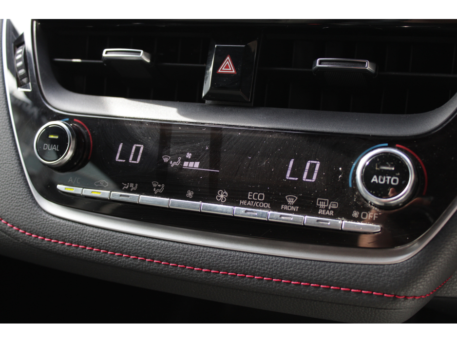 2018 Toyota Corolla - image 14