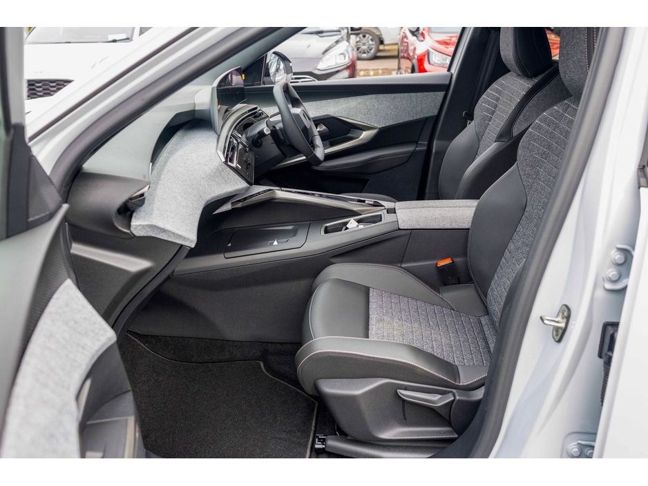 2026 Peugeot 5008 - image 21