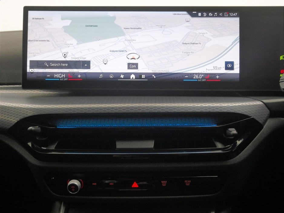 2025 BMW 3 Series - image 8