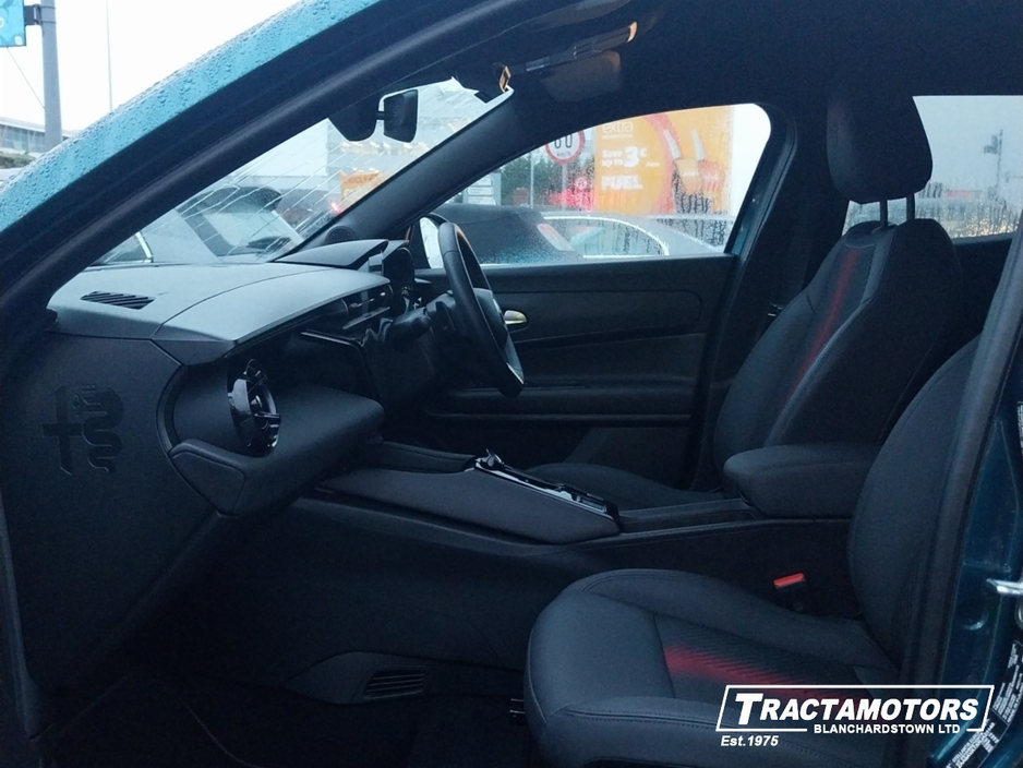 2025 Alfa Romeo Junior IBRIDA 1.2 136BHP MHEV 5 €35,999