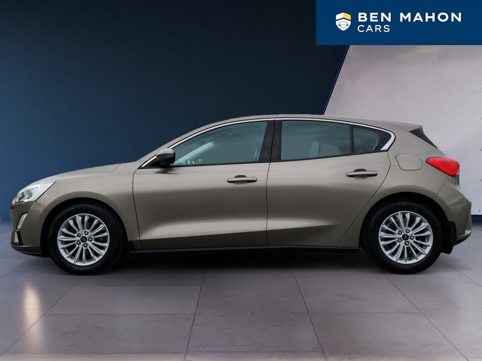 2019 Ford Focus - image 2