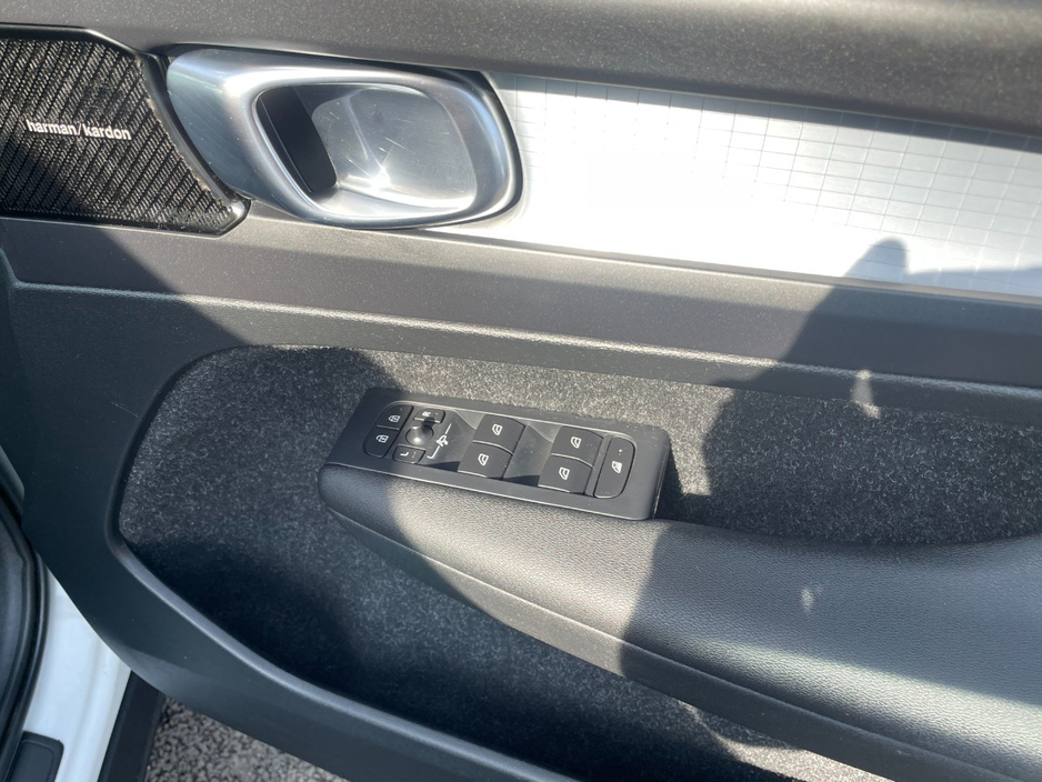 2020 Volvo XC40 - image 21