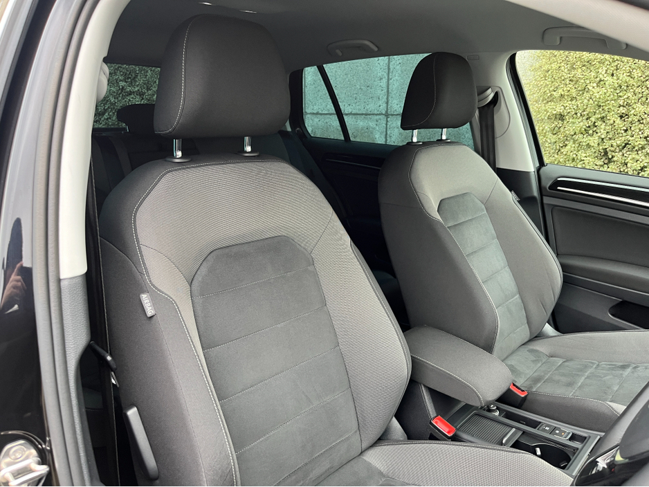 2019 Volkswagen Golf HIGHLINE AUTOMATIC 1.4 PETROL //REVERSE CAMERA//ADAPTIVE CRUISE CONTROL//KEYLESS ENTRY//BLIND SPOT WARNING// €18,950