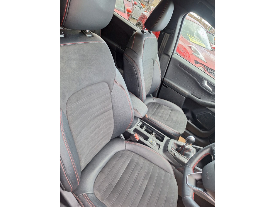 2021 Ford Kuga - image 7