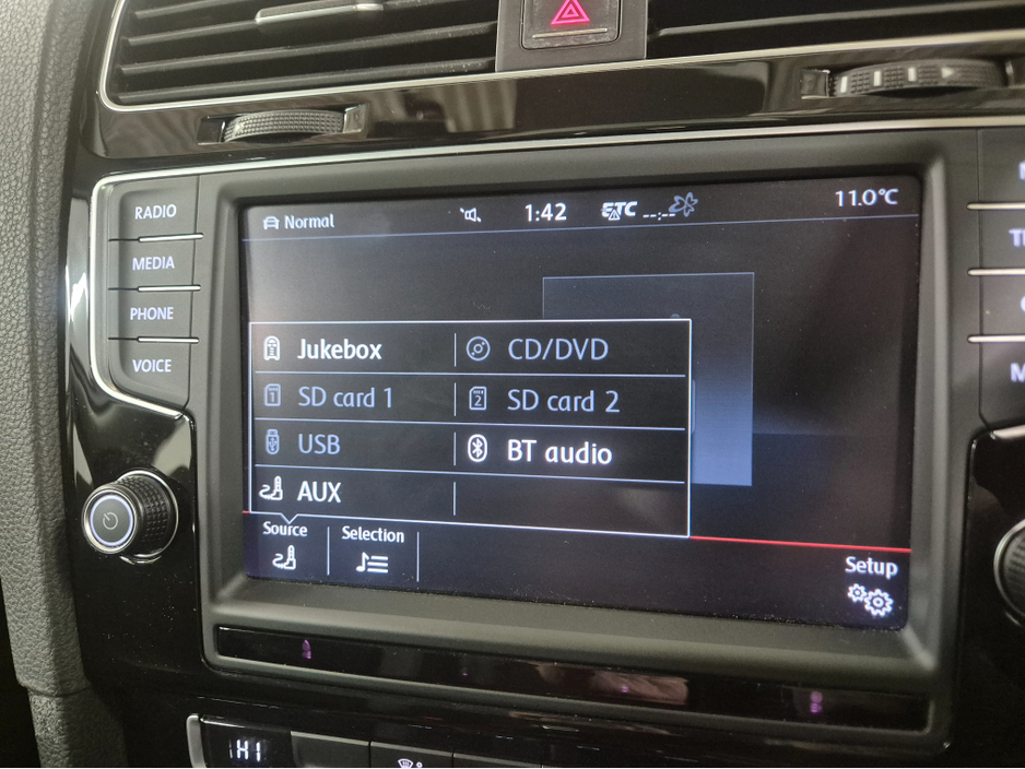 2015 Volkswagen Golf **HIGHLINE**ONLY 64000KMS**ALCANTARA SEATS*17" ALLOYS**LANE ASSIST**KEYLESS ENTRY AND START**ADAPTIVE CRUISE CONTROL**DUAL ZONE CLIMATE CONTROL**REVERSE CAMERA**BLUETOOTH STREAMING**FOLDING MIRRO €15,449