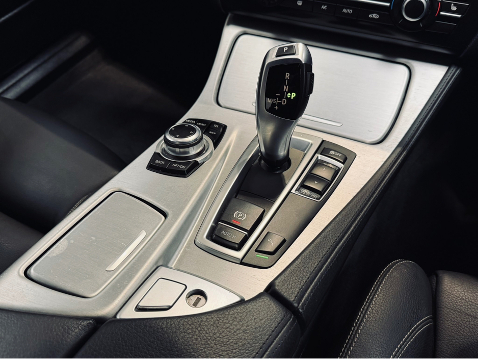 2016 BMW 5 Series - image 16