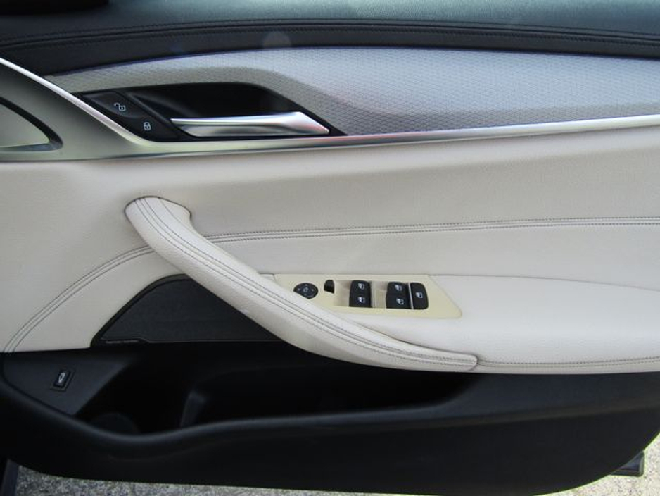 2018 BMW 5 Series - image 22