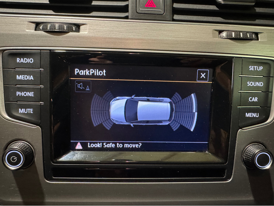 2015 Volkswagen Golf - image 16