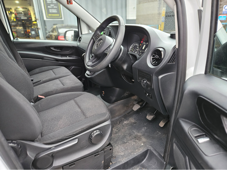 2022 Mercedes-Benz Vito - image 6