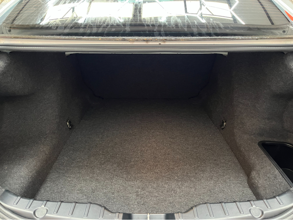 2017 BMW 5 Series - image 7